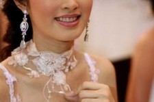 大丰人妖皇后(中国富豪娶人妖皇后)