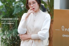 大丰兼职模特被摄影师亲(兼职模特被摄影师亲了)
